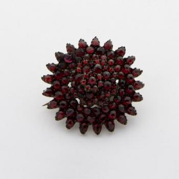 Starožitná brož z českého granátu Starožitná brož z českého granátu