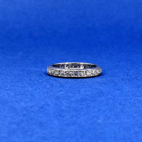 Bílozlatý briliantový prsten Eternity, 2000 Bílozlatý briliantový prsten Eternity, 2000