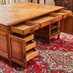 Starožitný psací stůl z dubu velký Starožitný psací stůl z dubu velký