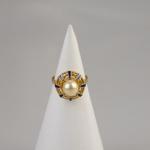 Zlatý prsten s perlou Zlatý prsten s perlou