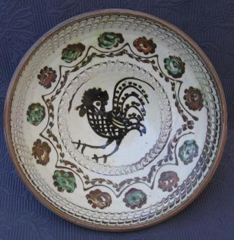 Talíř s kohoutem ( Pozdišovce ) Talíř s kohoutem ( Pozdišovce )