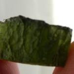 Obdélný klenutý přírodní vltavín - 2,44 gramů Obdélný klenutý přírodní vltavín - 2,44 gramů