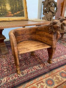 Řezbované křeslo-masiv Řezbované křeslo-masiv