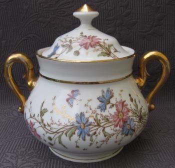 Cukřenka, květinový dekor s motýlkem  Cukřenka, květinový dekor s motýlkem