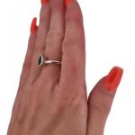 ZLATÝ PRSTEN Z BÍLÉHO ZLATA S KAPKOVÝM SMARAGDEM ZLATÝ PRSTEN Z BÍLÉHO ZLATA S KAPKOVÝM SMARAGDEM