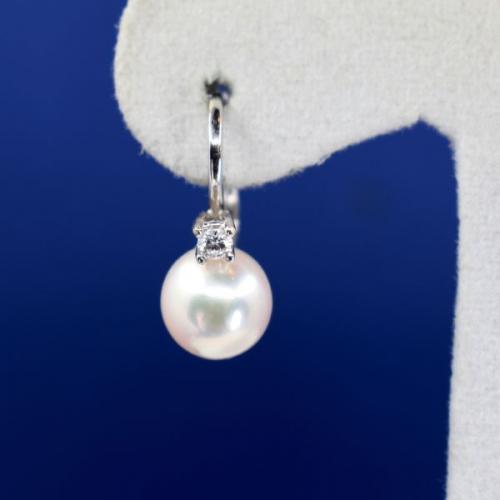 Zlaté náušnice s perlami a brilianty, Au 750/1000/ 3,75 g Zlaté náušnice s perlami a brilianty, Au 750/1000/ 3,75 g