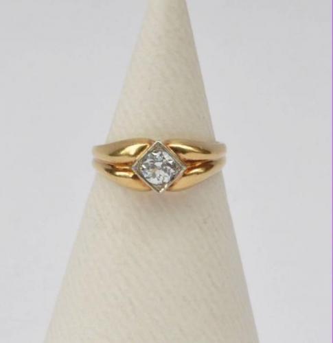 Zlatý prsten s diamantem Zlatý prsten s diamantem