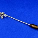 Zlatá jehlice s brilianty, 1910 Zlatá jehlice s brilianty, 1910