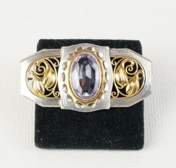 Postsecesní brož se safírem Postsecesní brož se safírem