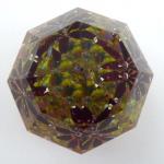 Skleněné těžítko s nachovými květy Skleněné těžítko s nachovými květy