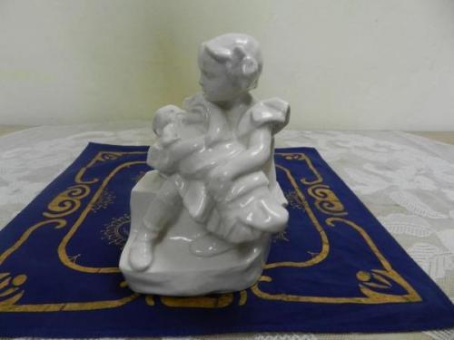 Keramická soška, děvčátko s miminkem - Bechyně Keramická soška, děvčátko s miminkem - Bechyně