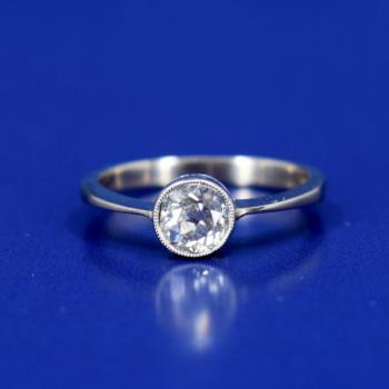 Bílozlatý prsten s briliantem Bílozlatý prsten s briliantem