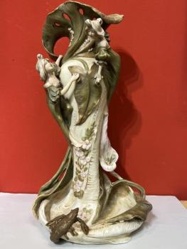 Royal Dux, Secesní figurální váza Royal Dux, Secesní figurální váza