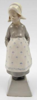 Holčička v zástěrce - A. Förster & Co., Wien Holčička v zástěrce - A. Förster & Co., Wien