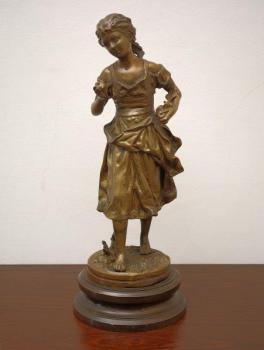 Bronzová socha mladé dívky, Ernest Rancoulet Bronzová socha mladé dívky, Ernest Rancoulet