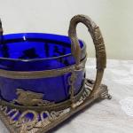 Větší modrá empírová mísa na čtyřech nožičkách Větší modrá empírová mísa na čtyřech nožičkách