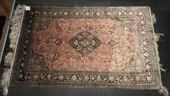 Perský koberec hedvábný ručně vázaný Perský koberec hedvábný ručně vázaný