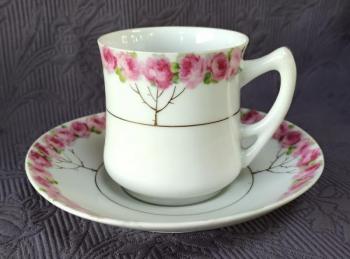 Šálek s podšálkem , zn. Loket Šálek s podšálkem , zn. Loket