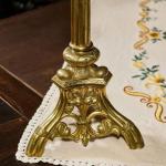 Párové neogotické mosazné svícny z 19. století Párové neogotické mosazné svícny z 19. století