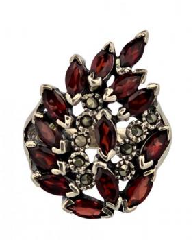 Stříbrný prsten s granáty Stříbrný prsten s granáty