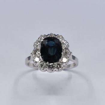 Bílozlatý prsten se safírem a brilianty Bílozlatý prsten se safírem a brilianty