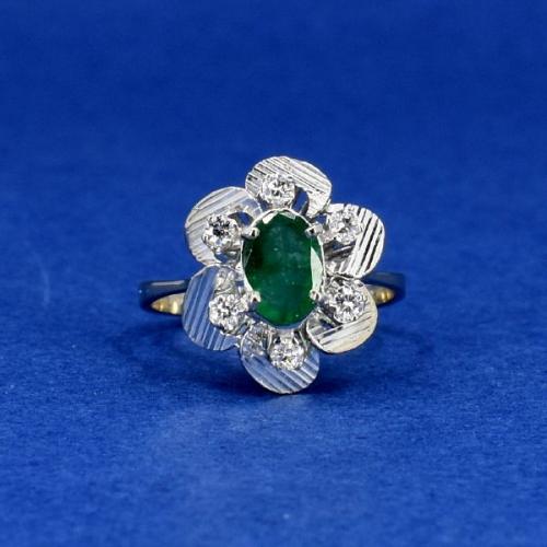 Bílozlatý prsten se smaragdem a brilianty Bílozlatý prsten se smaragdem a brilianty