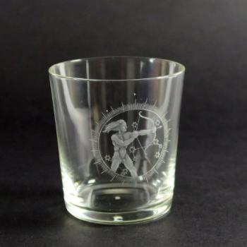 Věra Lišková: Číše s měsíčním znamením Střelec Věra Lišková: Číše s měsíčním znamením Střelec