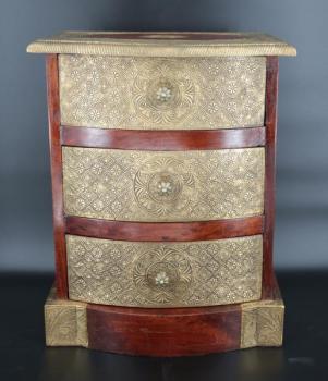 Malá orientální komodka z mangového dřeva Malá orientální komodka z mangového dřeva