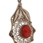 STŘÍBRNÝ FILIGRÁNOVÝ PŘÍVĚSEK S PŘÍRODNÍM KORÁLEM STŘÍBRNÝ FILIGRÁNOVÝ PŘÍVĚSEK S PŘÍRODNÍM KORÁLEM