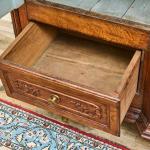 Vyřezávaná lutyšská dubová knihovna z 19. století  Vyřezávaná lutyšská dubová knihovna z 19. století