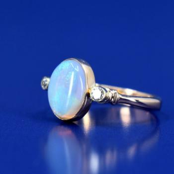Zlatý prsten s opálem Zlatý prsten s opálem