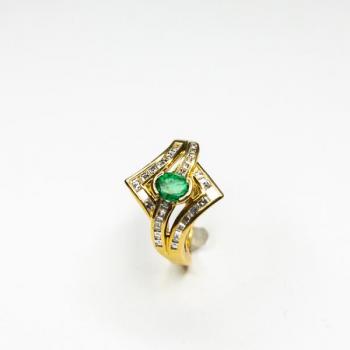 Moderní briliantový prsten se solitérním diamantem Moderní briliantový prsten se solitérním diamantem