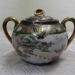 Bohatě zdobená cukřenka - Satsuma, Japonsko Bohatě zdobená cukřenka - Satsuma, Japonsko