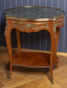 206. Odkládací stolek v rokokovém stylu Ludvík XV. 206. Odkládací stolek v rokokovém stylu Ludvík XV.