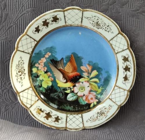 Talíř dekorativní s ptáčkem, 19. stol. Talíř dekorativní s ptáčkem, 19. stol.