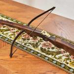 Historická kuše s mosazným mechanismem Historická kuše s mosazným mechanismem