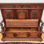 Neorenesanční vyřezávaná lavice s úložným prostore Neorenesanční vyřezávaná lavice s úložným prostore