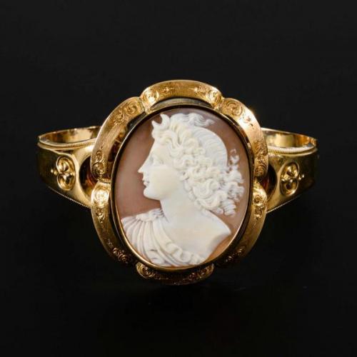 Starožitný zlatý náramek s kamejí Starožitný zlatý náramek s kamejí