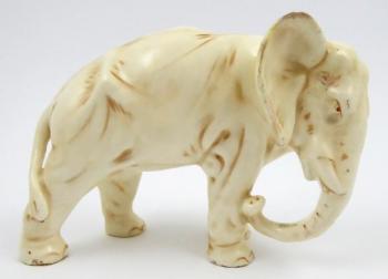 Royal Dux - Kráčející zasněný slon Royal Dux - Kráčející zasněný slon