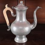 Soubor cínového nádobí z 19. století Soubor cínového nádobí z 19. století