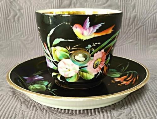 Šálek s podšálkem, ruční malba, 19. stol. Šálek s podšálkem, ruční malba, 19. stol.