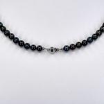 Perlový náhrdelník se stříbrným uzávěrem Perlový náhrdelník se stříbrným uzávěrem