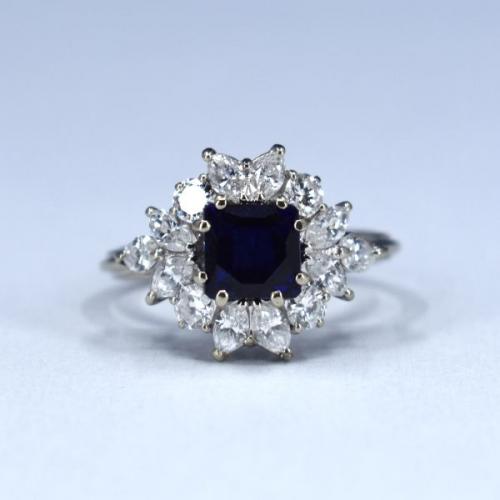 Zlatý prsten se safírem a brilianty Zlatý prsten se safírem a brilianty