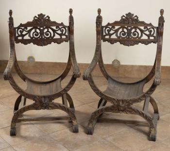 304. Pár židlí v renesančním stylu 304. Pár židlí v renesančním stylu