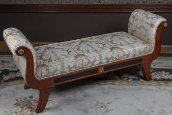 24. Malá sofa v empírovém stylu 24. Malá sofa v empírovém stylu