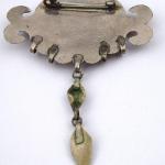 Brož s karneolem a přívěskem Brož s karneolem a přívěskem