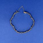 Stříbrný článkový náramek s granáty, 1980 Stříbrný článkový náramek s granáty, 1980