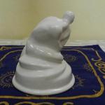 Bílá glazovaná soška Bílá glazovaná soška