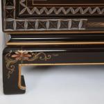 Čínská malovaná skříň Čínská malovaná skříň