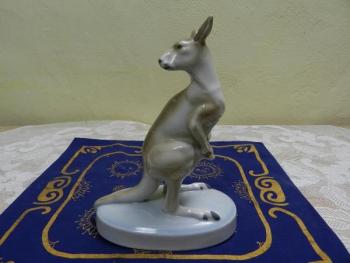 Porcelánová plastika klokana - Dubí u Teplic Porcelánová plastika klokana - Dubí u Teplic